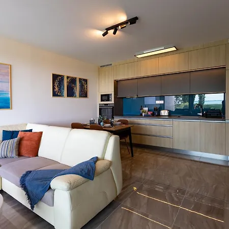 Apartment Breeze *